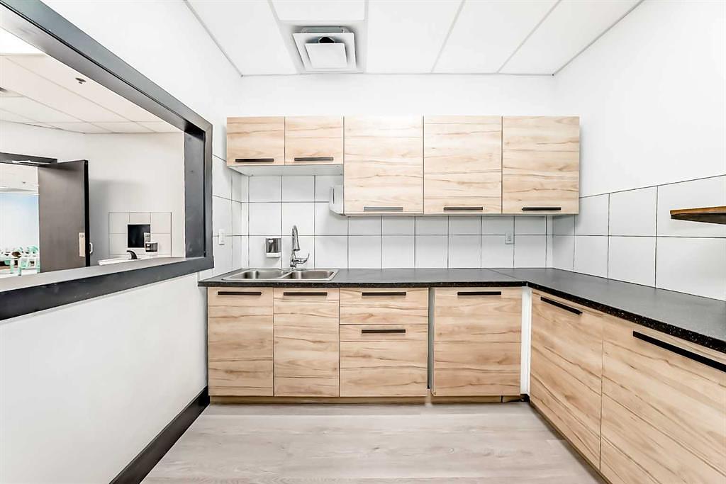 5,9,15 - 1015 Centre Street Northwest, Calgary, AB