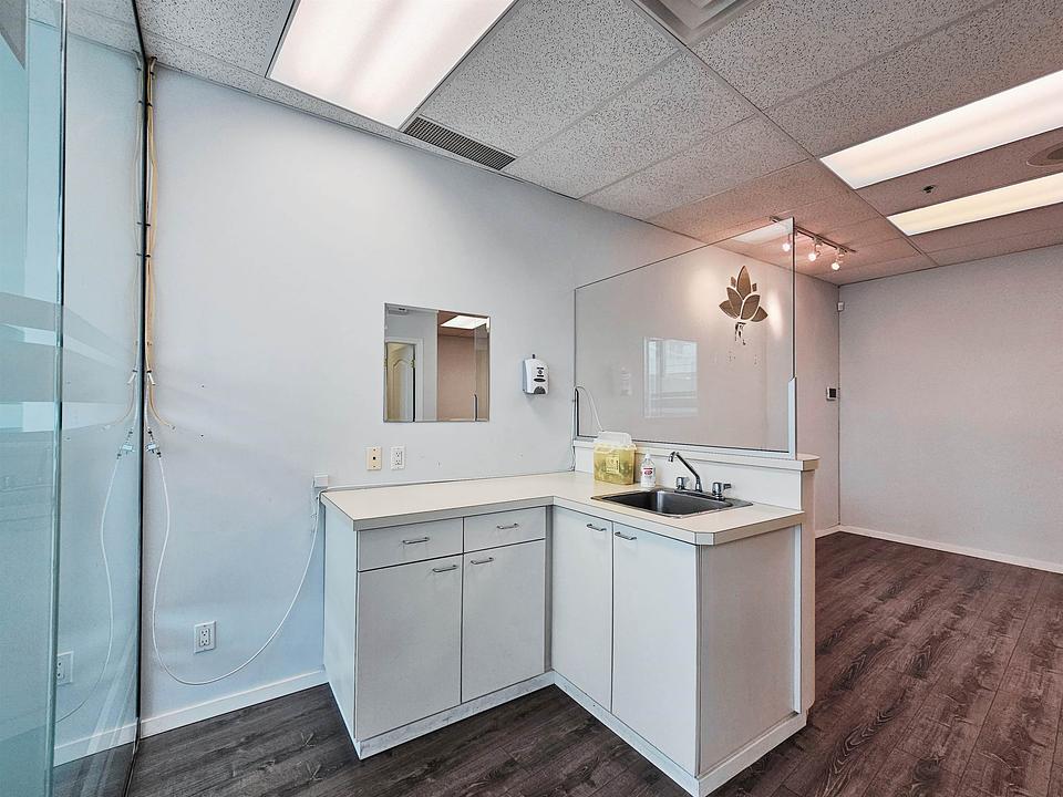 415 - 4538 Kingsway, Burnaby, BC