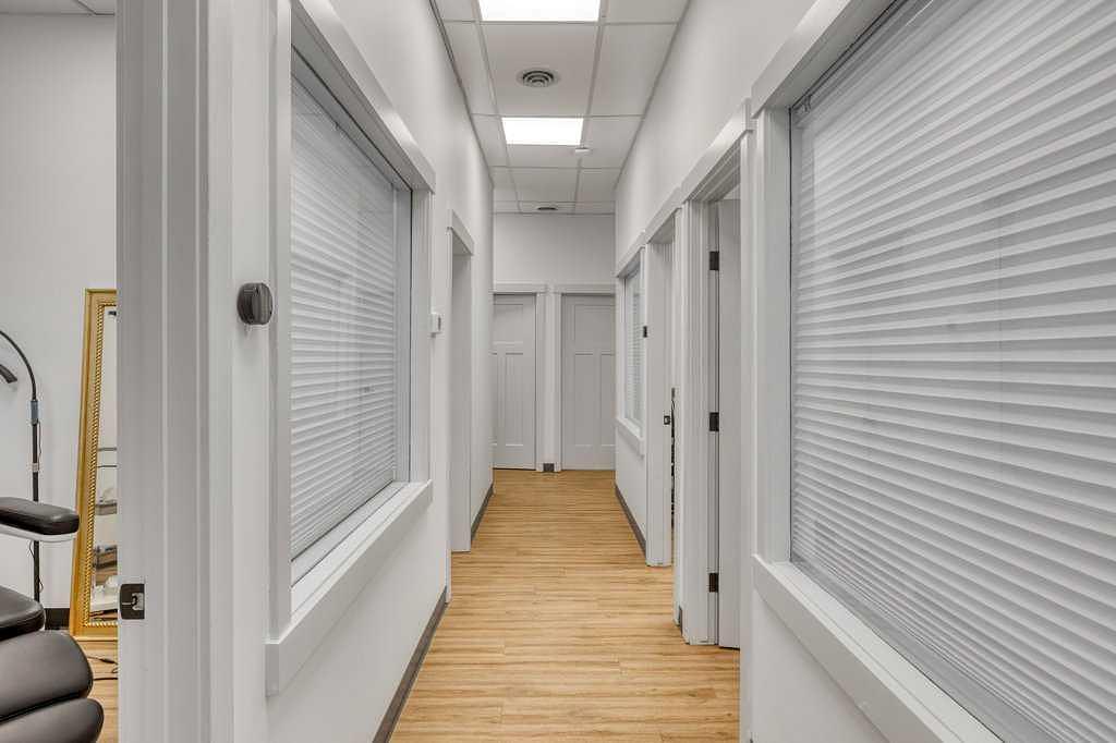 115b 4 Avenue West, Cochrane, AB