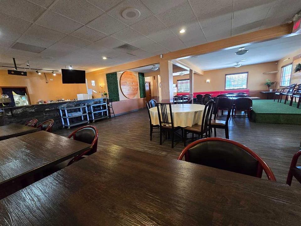 6712 50 Avenue, Red Deer, AB