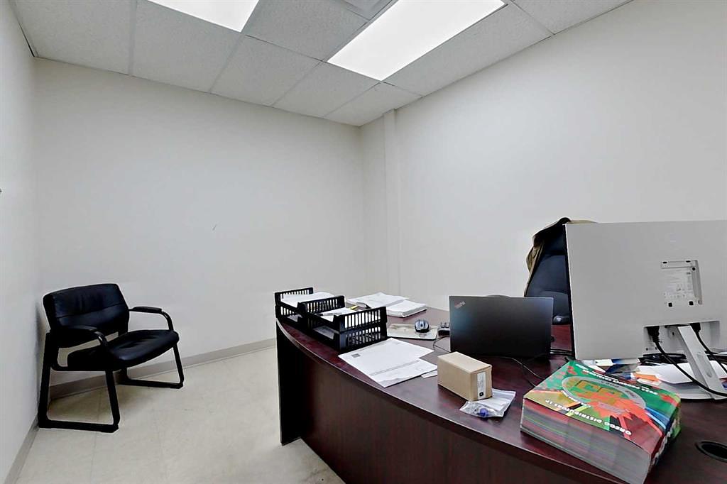 3 - 8 Gateway Boulevard, Alhambra, AB