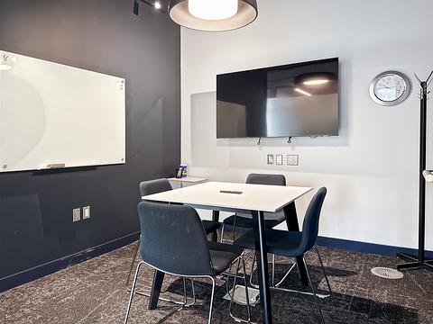 685 Centre Street South, Calgary, AB