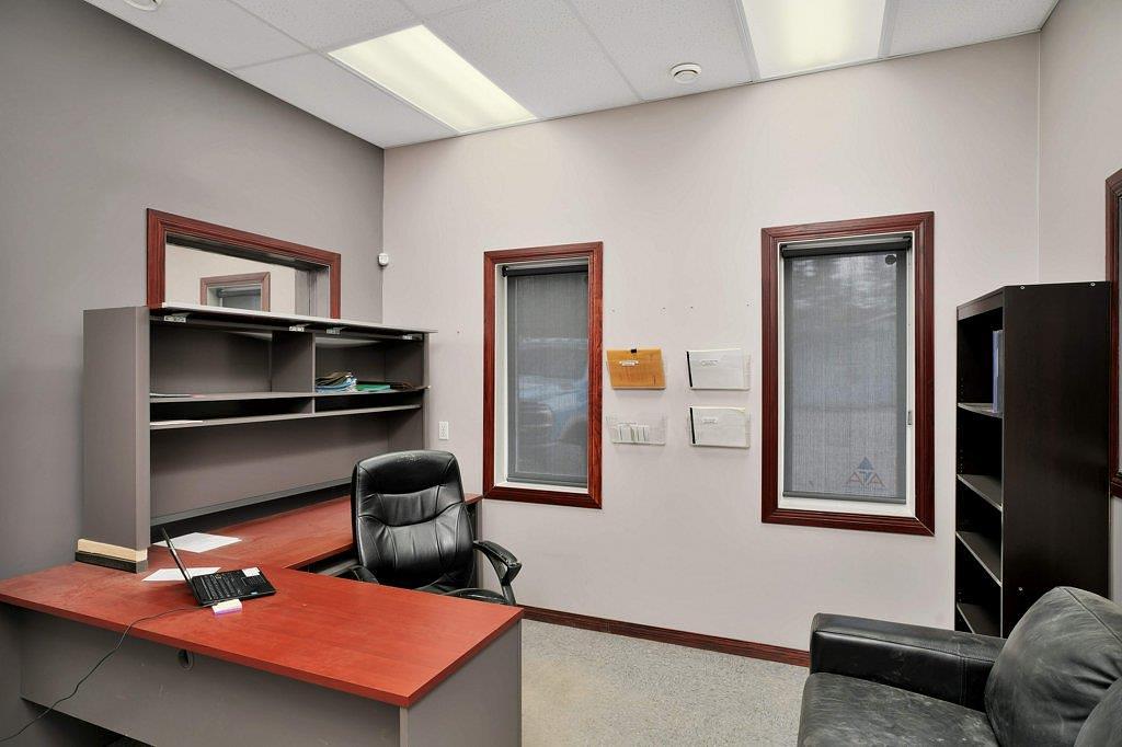 1101 Main Avenue East, Sundre, AB