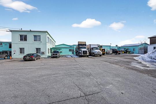 12095 Rue Cousineau, Montréal, QC