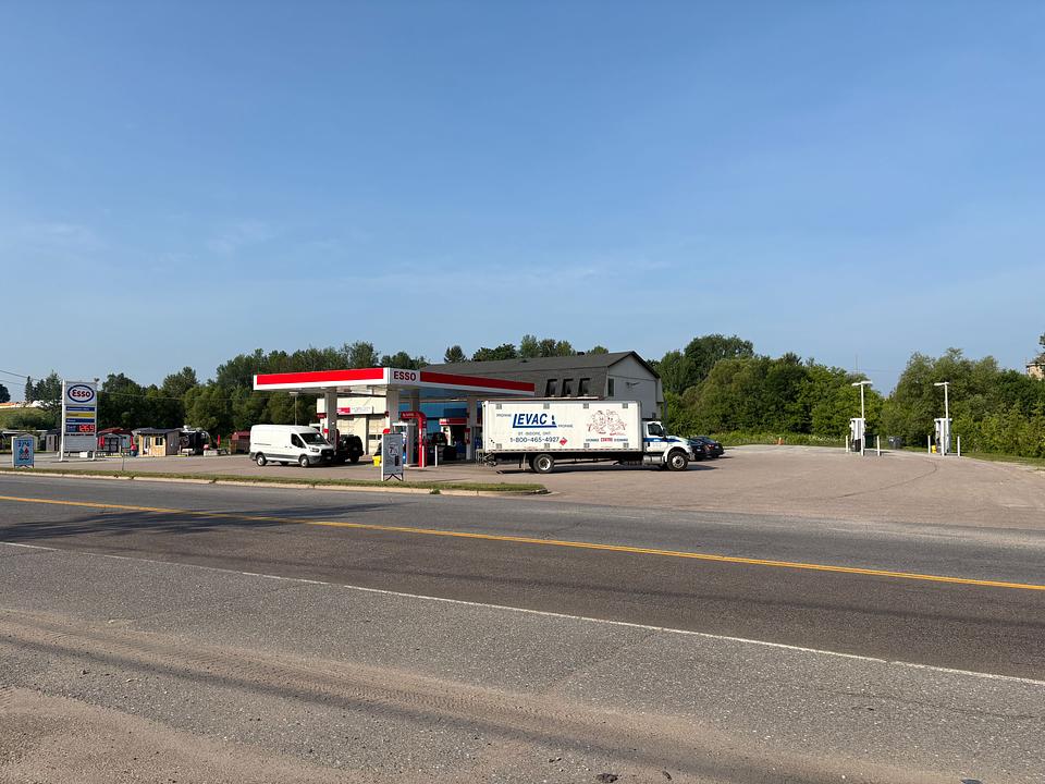 1412 Pembroke Street East, Pembroke, ON