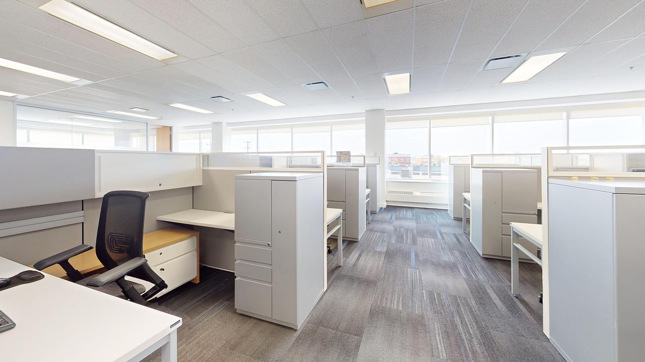 300 - 2630 Skymark Avenue, Mississauga, ON