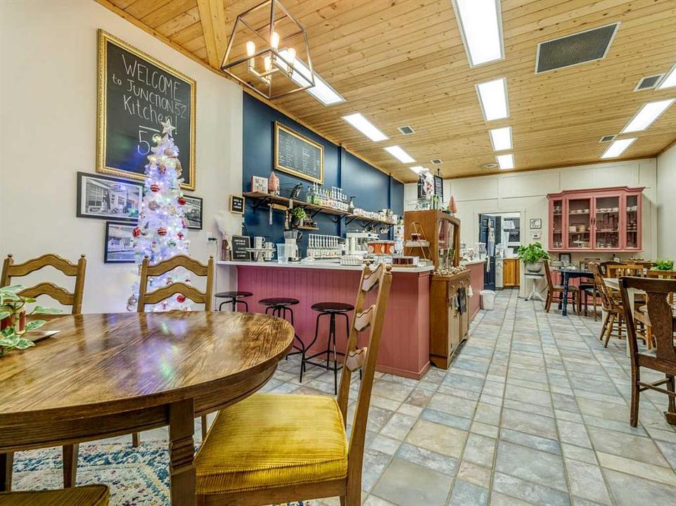 19 Broadway Street North, Raymond, AB