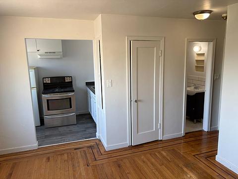 7387 10th Ave , Burnaby, BC