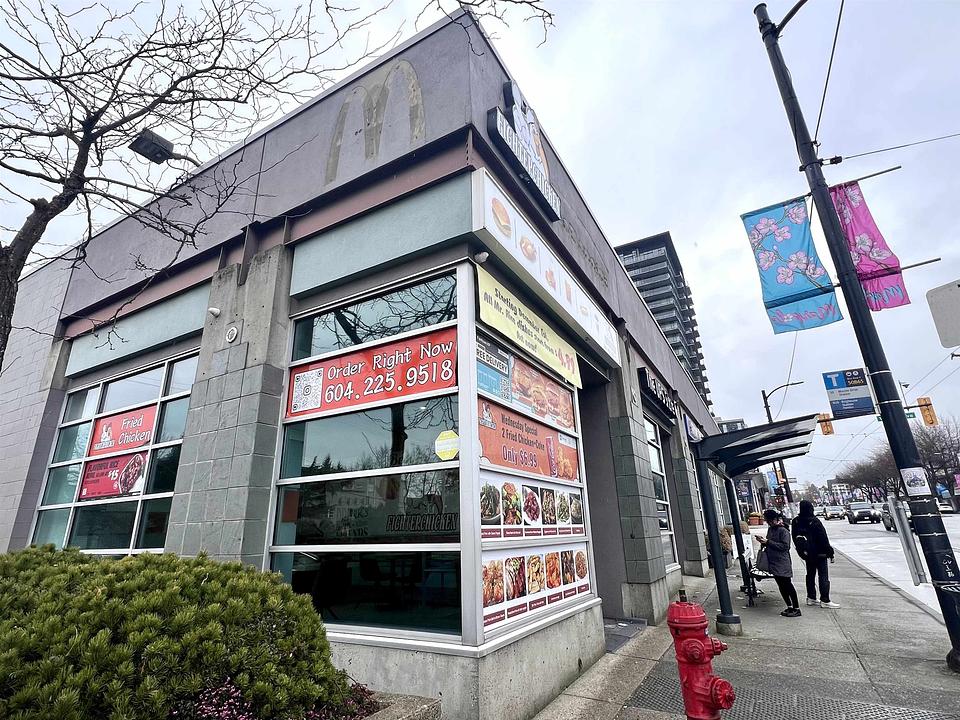 8631 Granville Street, Vancouver, BC