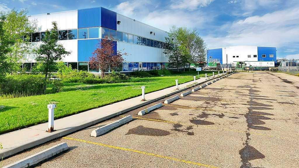 33 Schenk Industrial Road, Sylvan Lake, AB