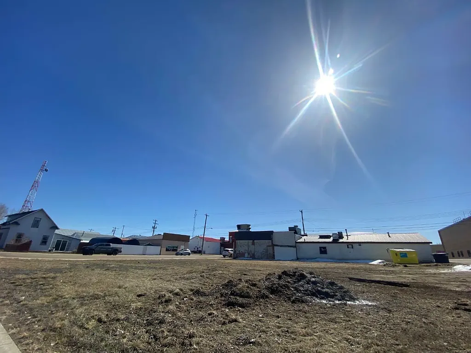 305-307 1 Street West, Hanna, AB