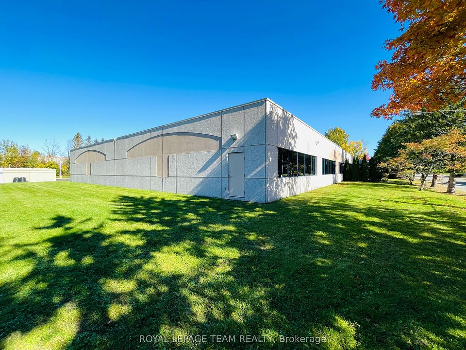 2490 Don Reid Drive, Ottawa, ON