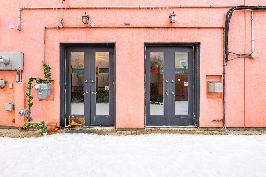 277 Queen Street South, Mississauga, ON