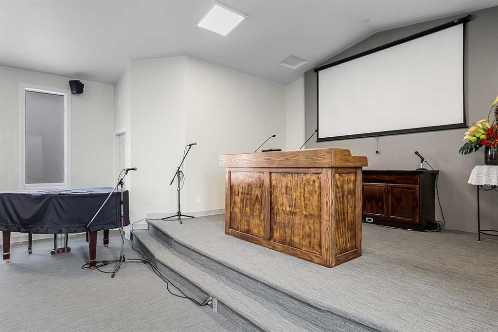 232 8A Street Northeast, Calgary, AB