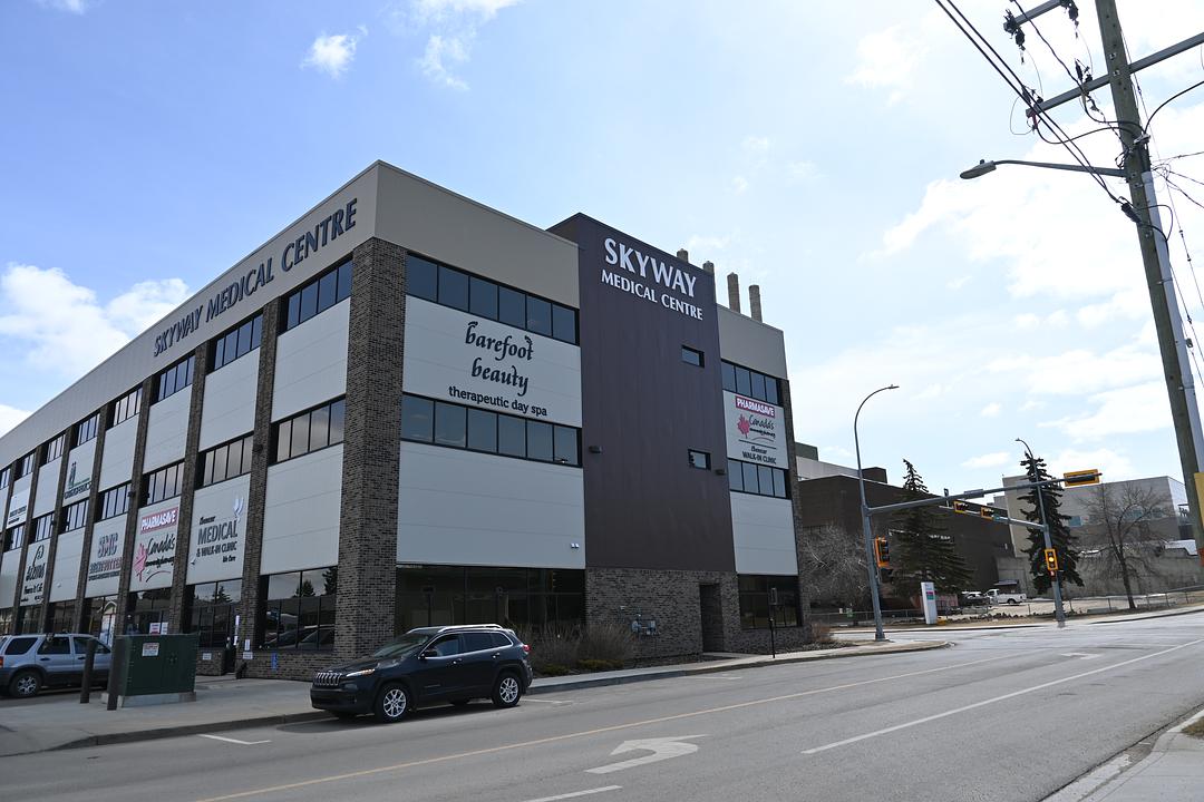 100 - 4309 52 Avenue, Red Deer, AB