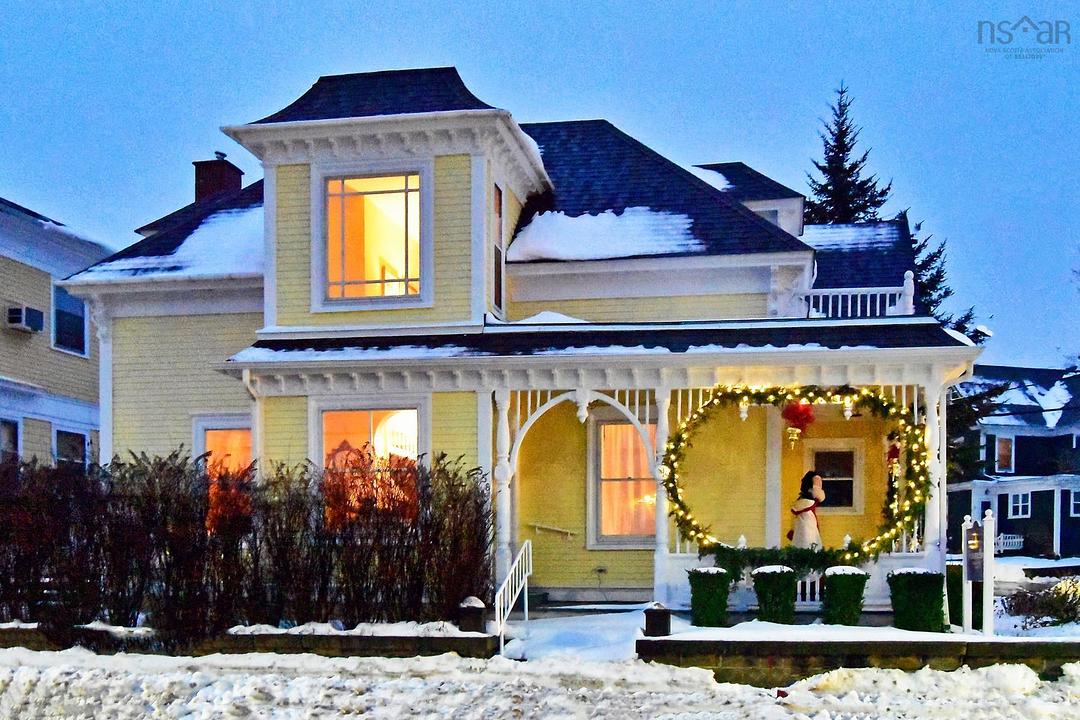 558 Main Street, Mahone Bay, NS