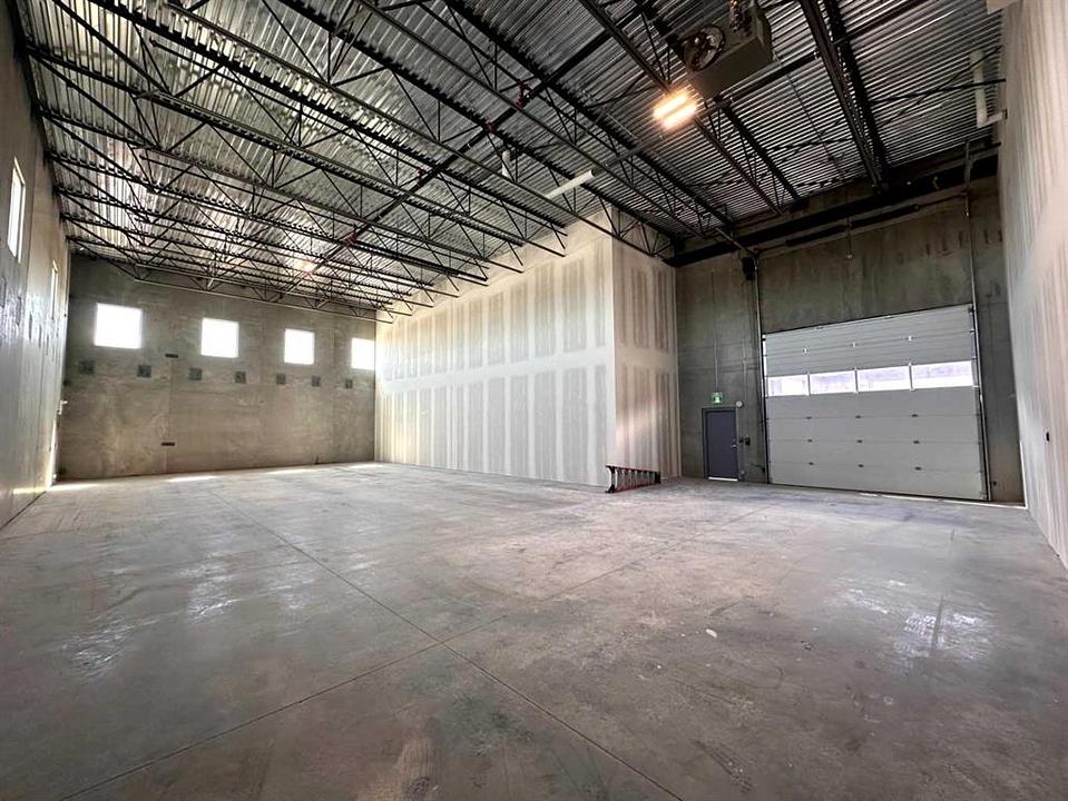143 - 4412 9 Street Southeast, Calgary, AB