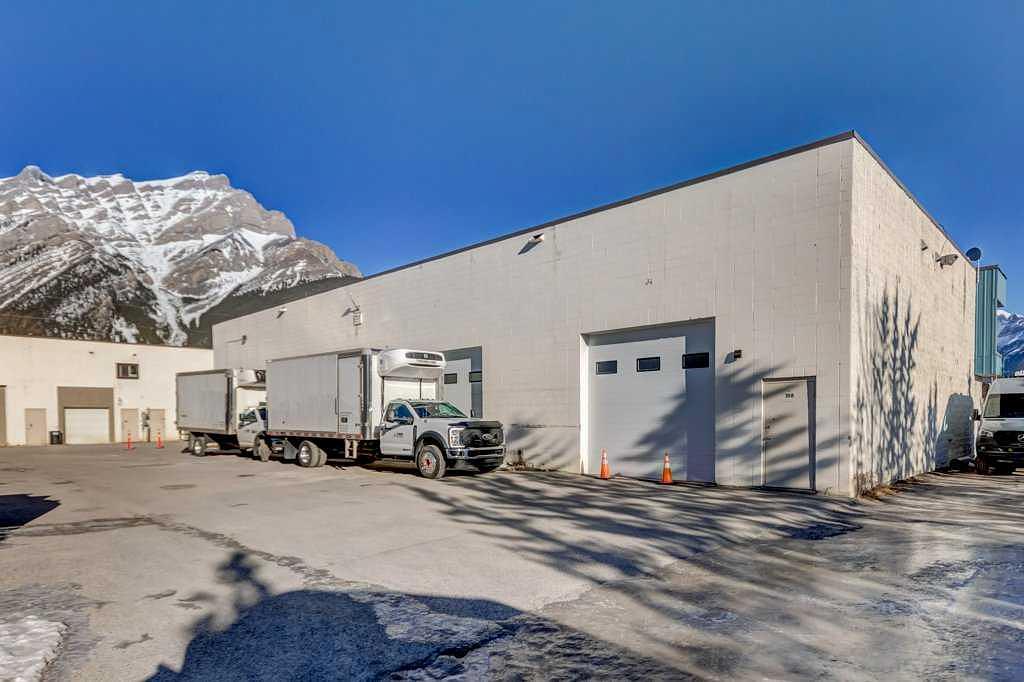 106 - Jay Street, Banff, AB