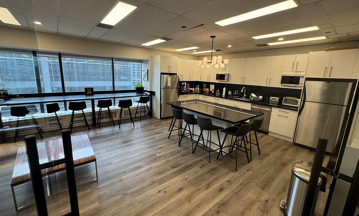 1800 - 155 University Ave, Toronto, ON