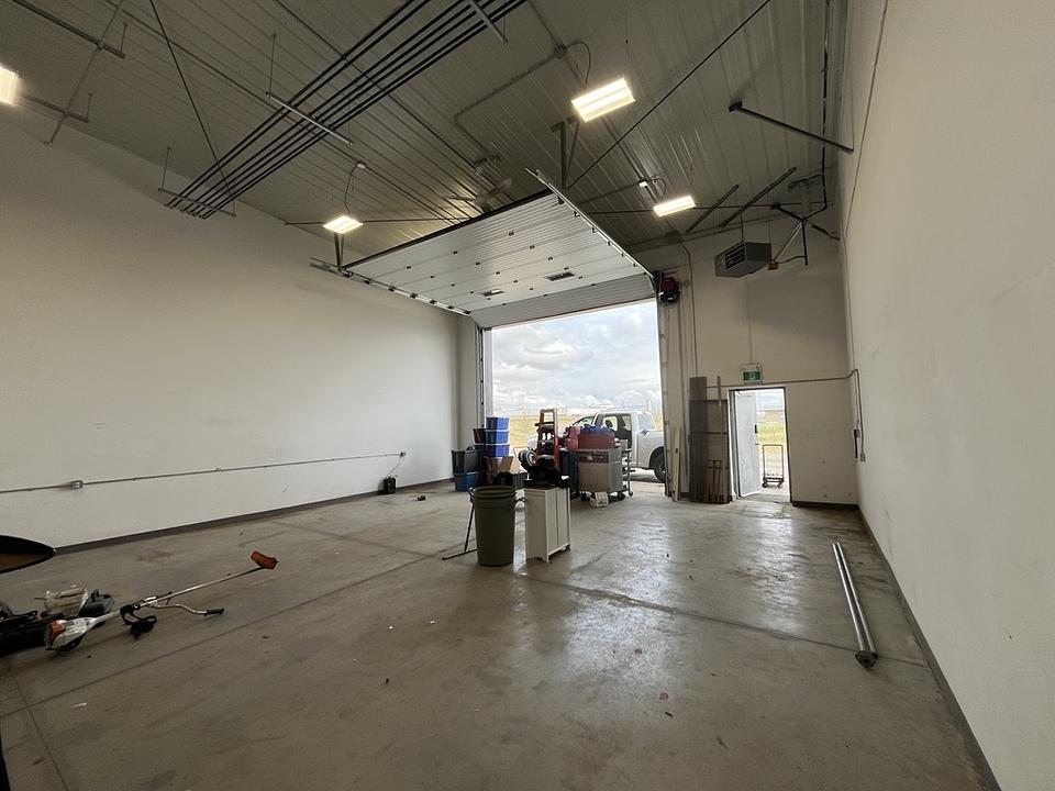 Bay 7 & 13 - 520 Solomon Dr, Regina, SK