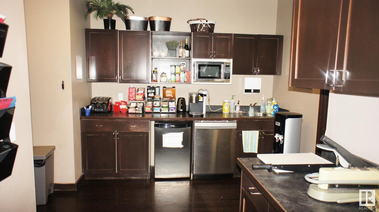 201 - 9 Chippewa Road, Sherwood Park, AB