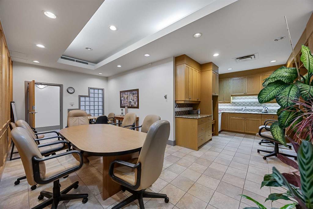 204 - 4603 Varsity Drive Northwest, Calgary, AB