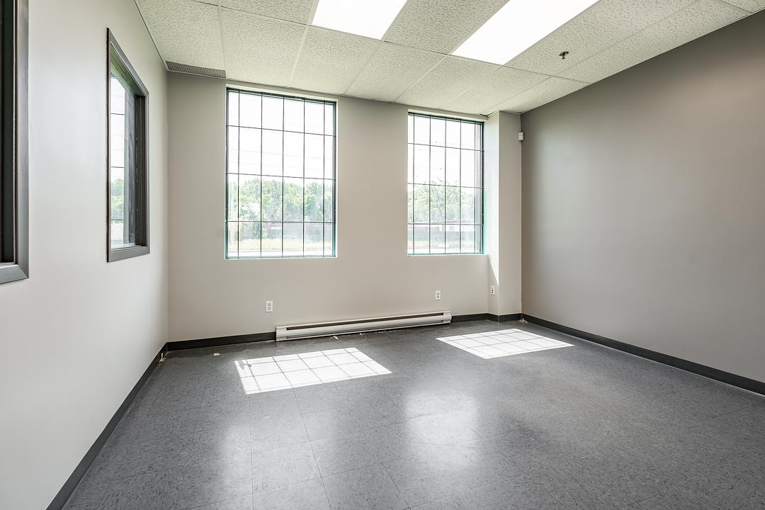 9055 Boulevard Henri-Bourassa Est, Montréal, QC