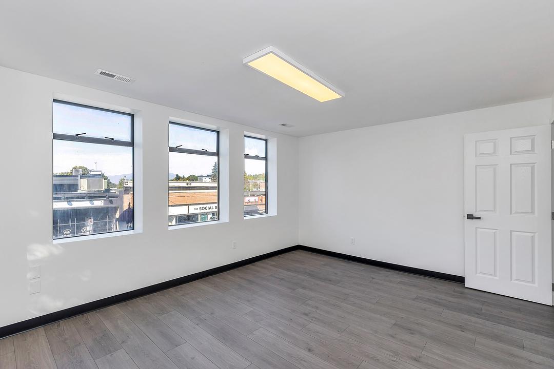 200 - 2568 Montrose Avenue, Abbotsford, BC