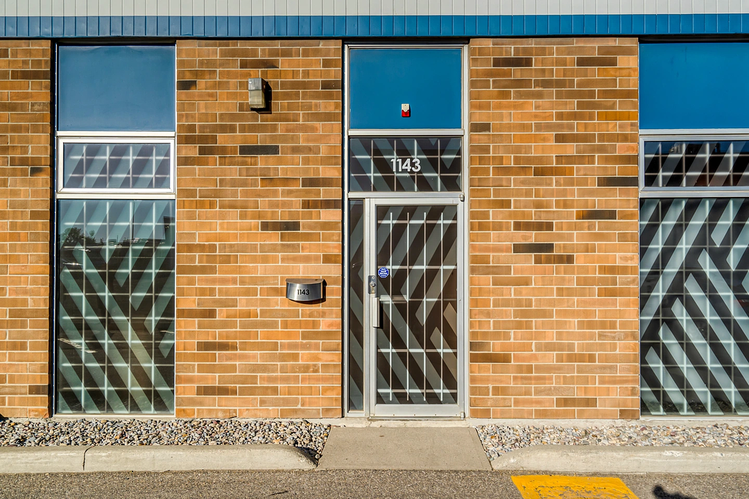 1147/1149 - 1149 45 Avenue Northeast, Calgary, AB