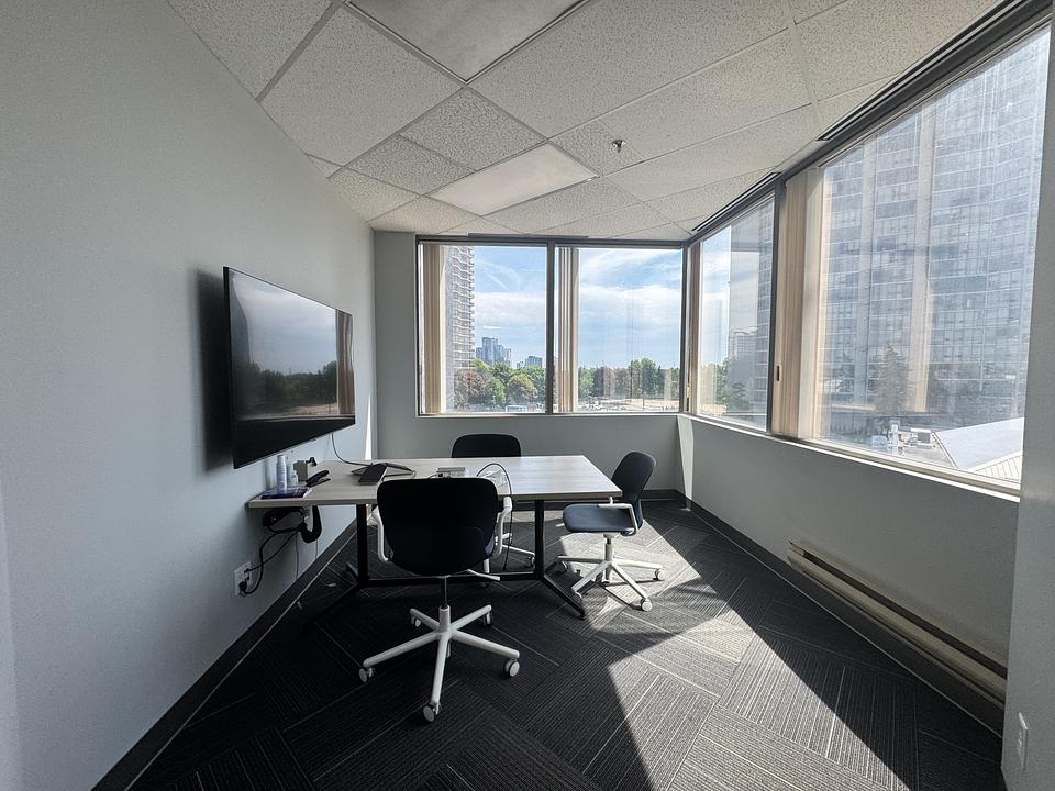 301 - 30 Eglinton Avenue West, Mississauga, ON