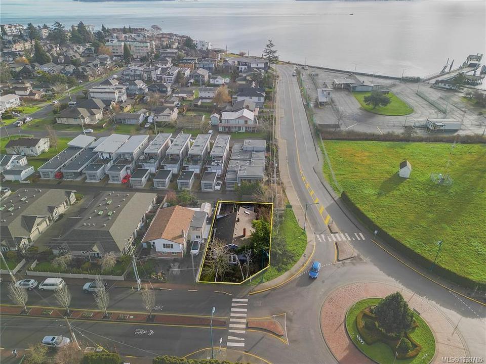 9601 Fifth Street, Sidney, BC