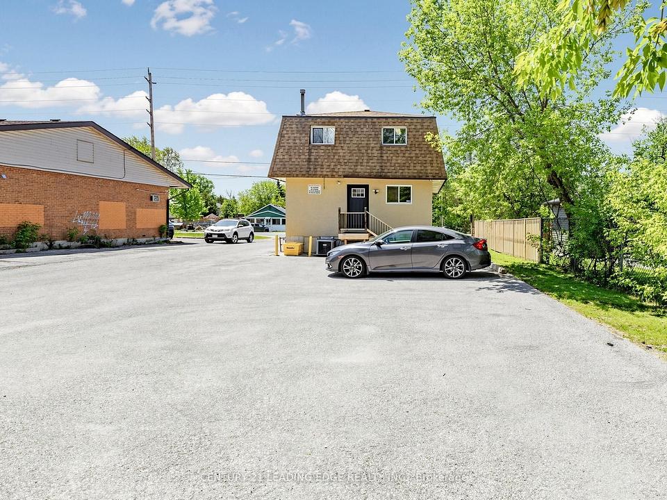 21 Metro Road South, Georgina, ON