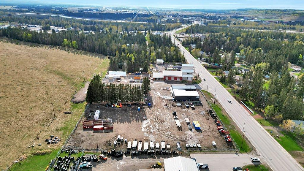 1101 Main Avenue East, Sundre, AB