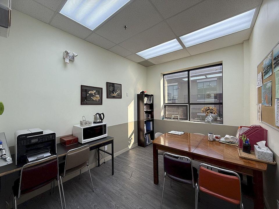 301 - 15292 Croydon Drive, Surrey, BC