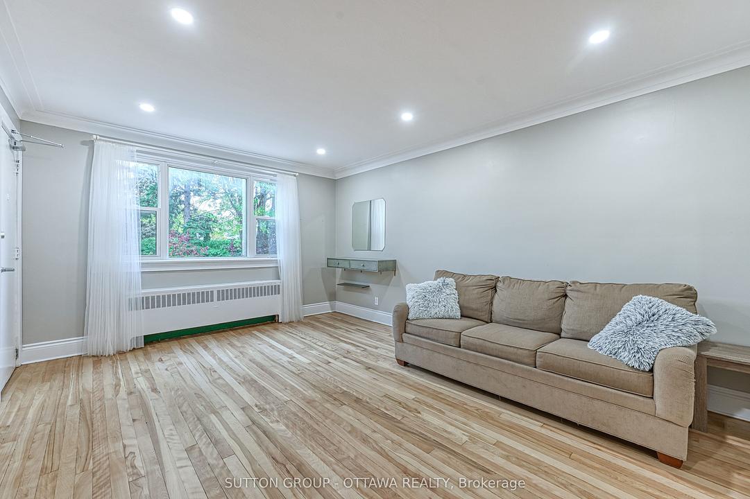 156 Dagmar Avenue, Ottawa, ON
