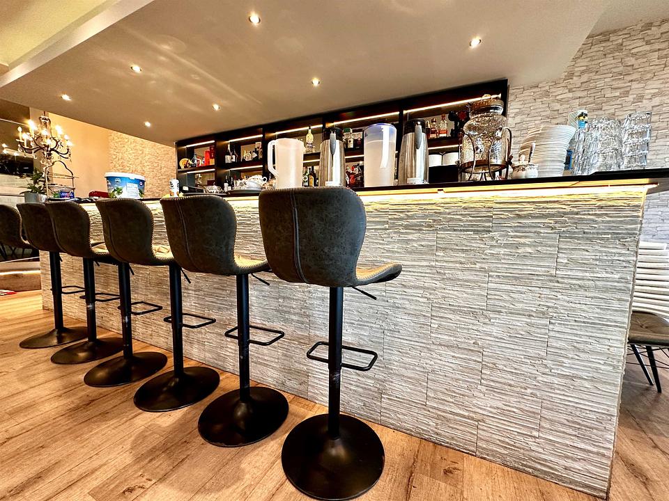 100 - 15057 Marine Drive, White Rock, BC