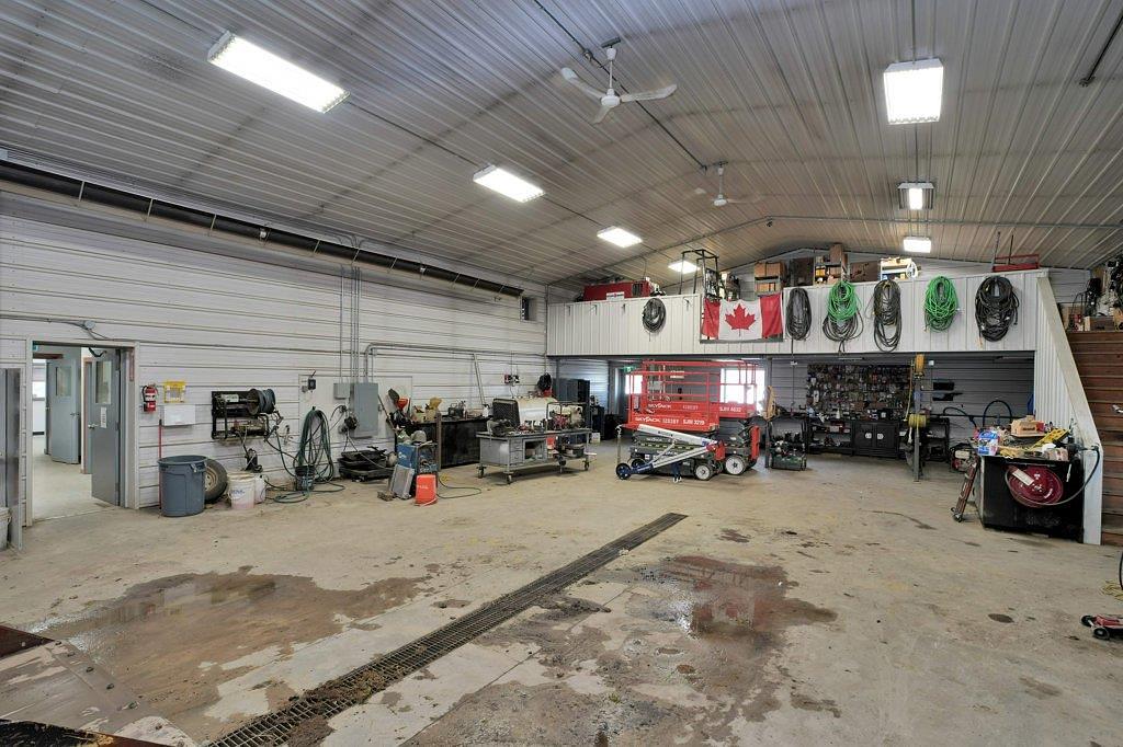 1101 Main Avenue East, Sundre, AB
