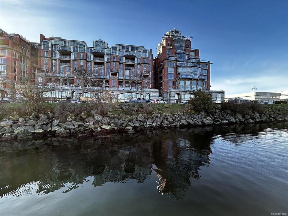 #102 - 19 Dallas Road, Victoria, BC