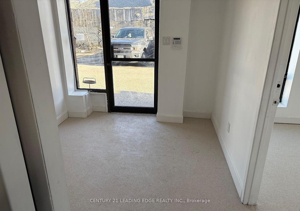 3 - 52 Airview Road, Toronto, ON