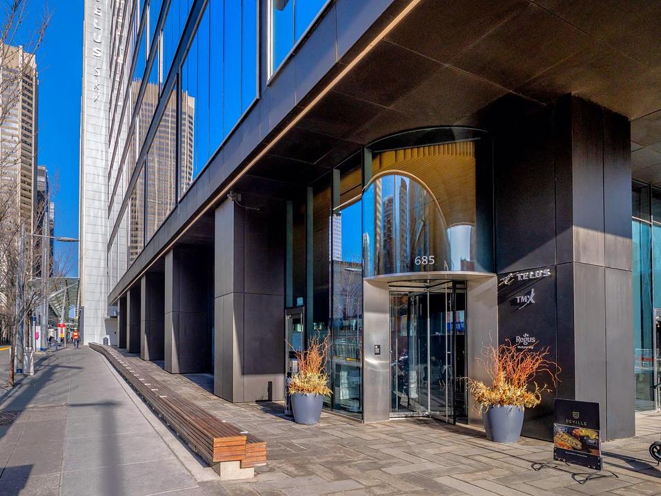 800 - 685 Centre Street South, Calgary, AB
