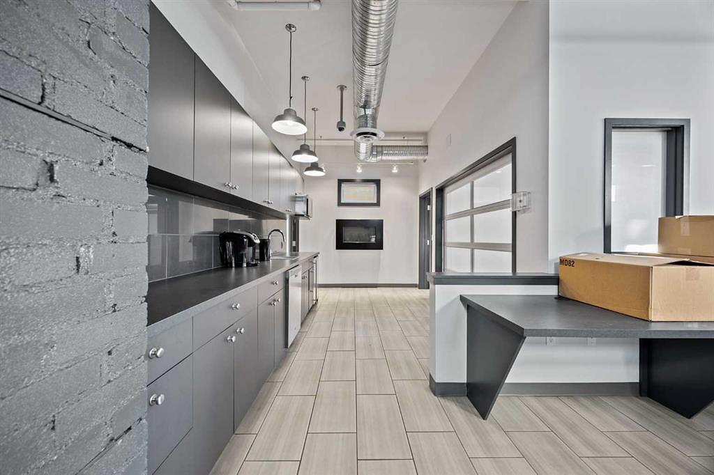 1742 10 Avenue Southwest, Calgary, AB