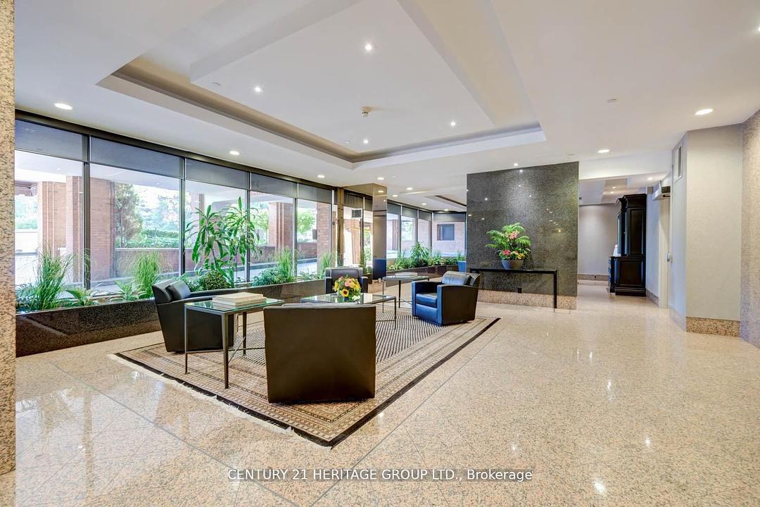 101 - 2900 Yonge Street, Toronto, ON
