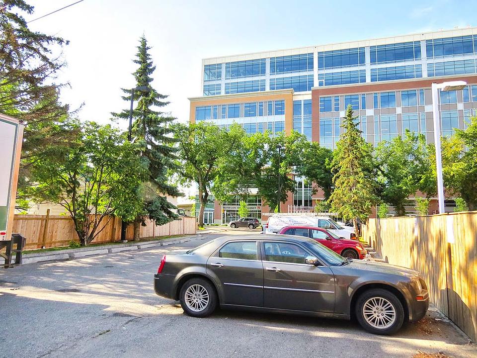 77 Edmonton Trail, Calgary, AB