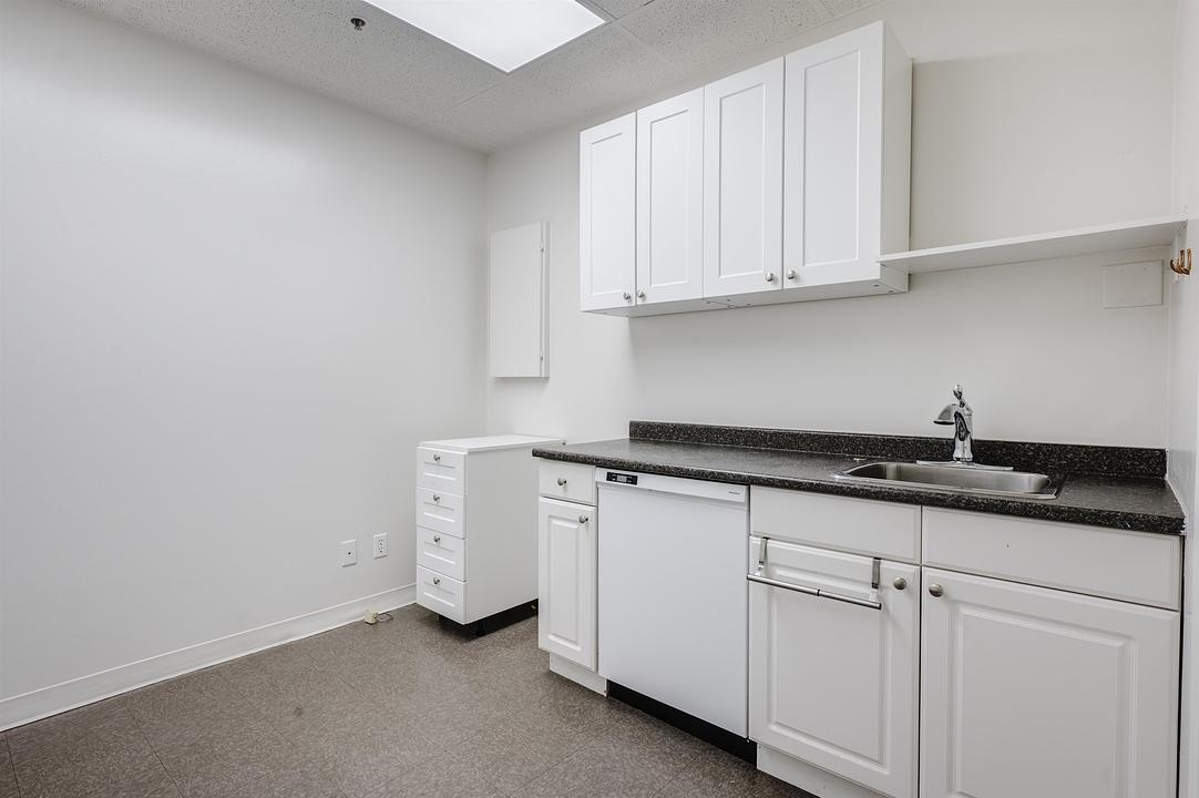 300 - 10524 King George Boulevard, Surrey, BC