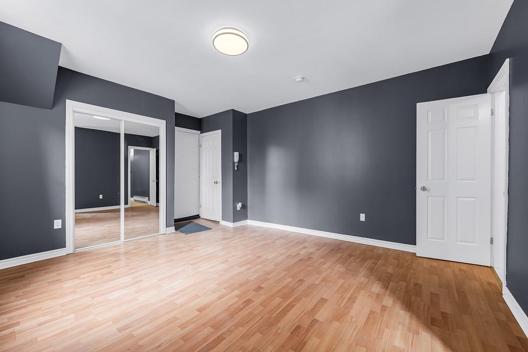 320 King Street East, Hamilton, ON