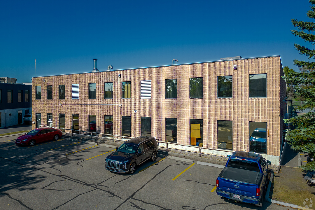 1338 36 Avenue Northeast, Calgary, AB