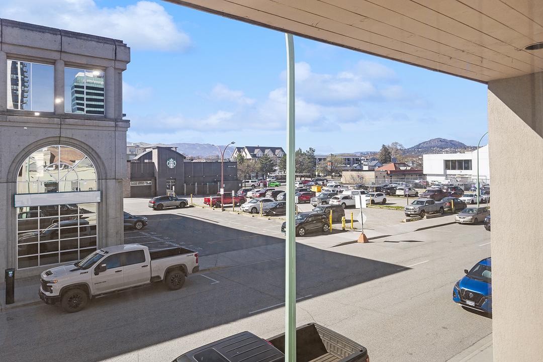 202 - 586 Leon Avenue, Kelowna, BC