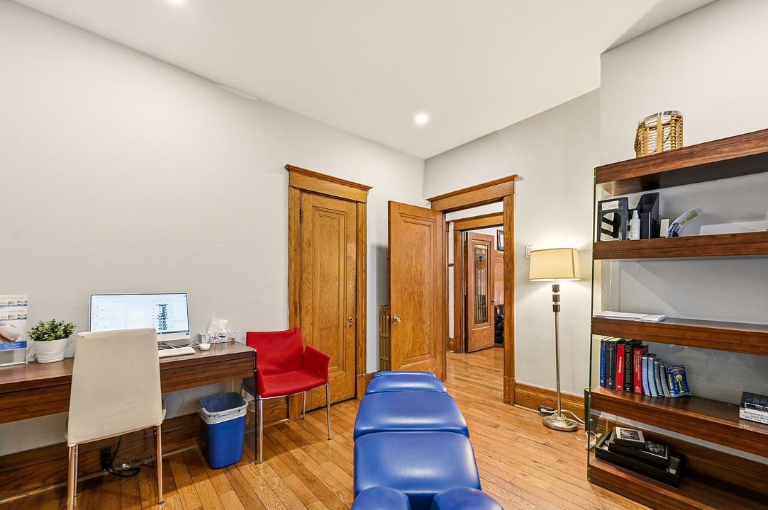 921 Boulevard Saint-Joseph Est, Montréal, QC