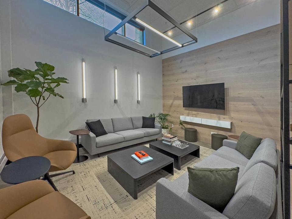 800 - City Centre Drive, Mississauga, ON