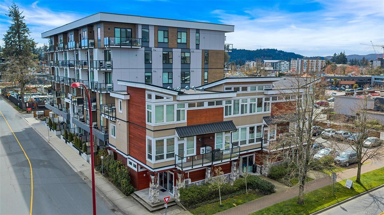 #111 - 689 Hoffman Avenue, Victoria, BC
